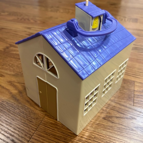 Peppa schoolhouse and figures - Picture 9 of 12